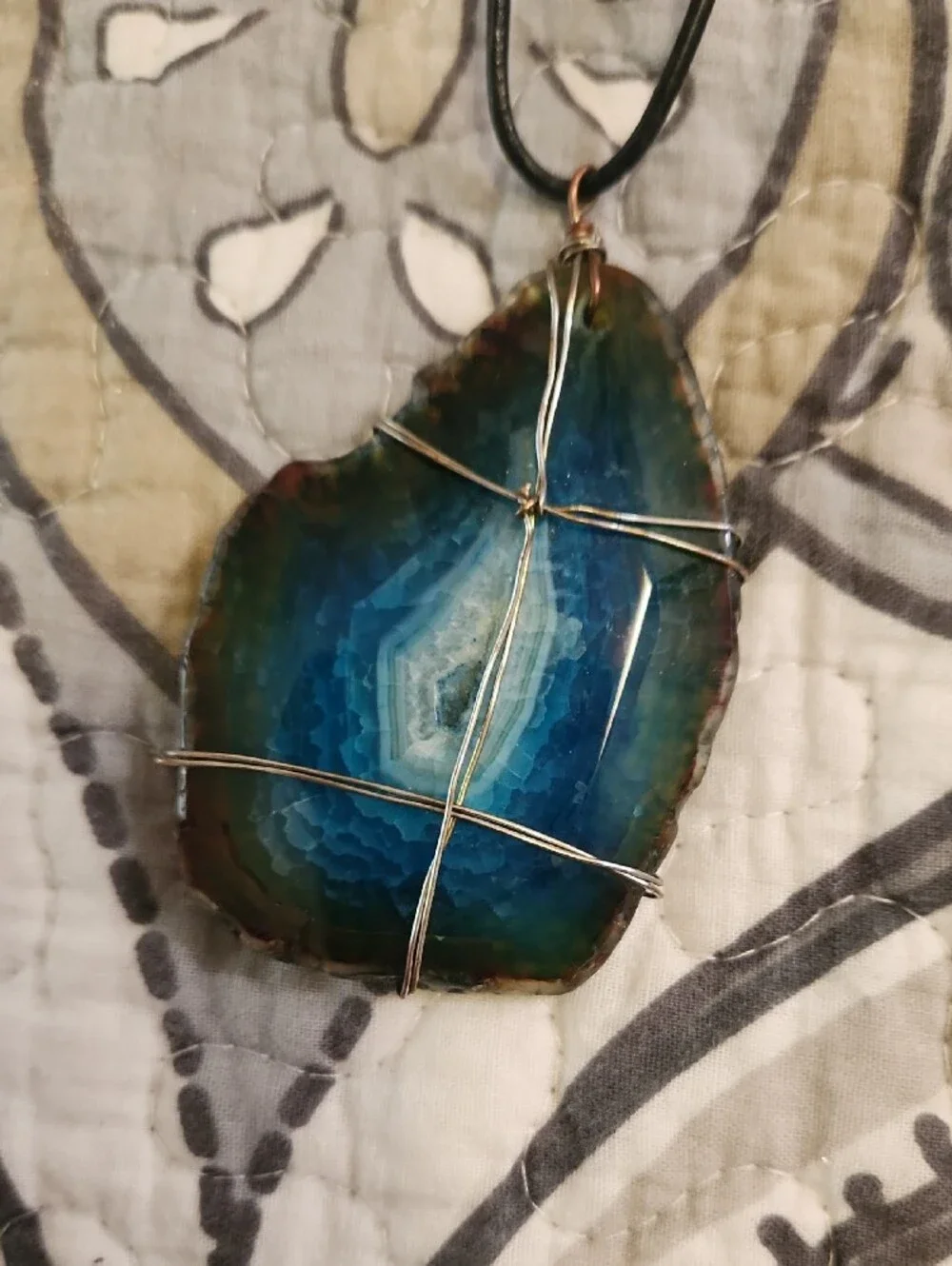 Chico's Plus Wrapped Agate Slice Pendant Necklace